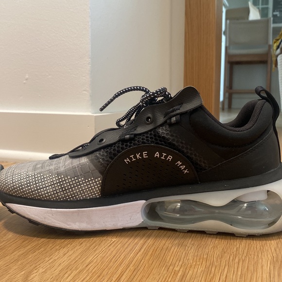 HARDLY WORN NIKE AIR MAX - Picture 6 of 7